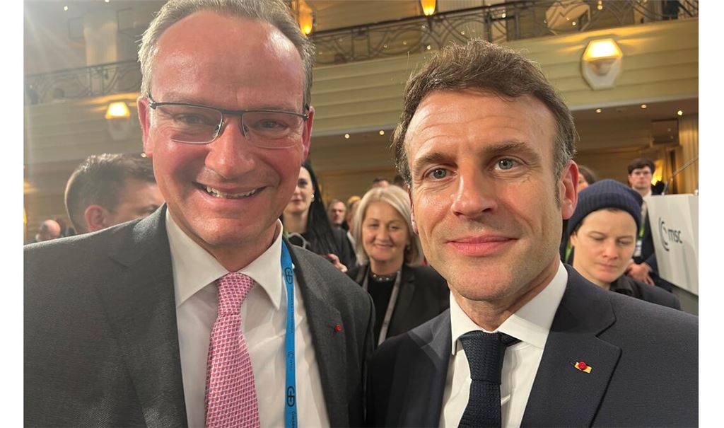 Krichbaum (li.) mit Präsident Macron. Foto: privat