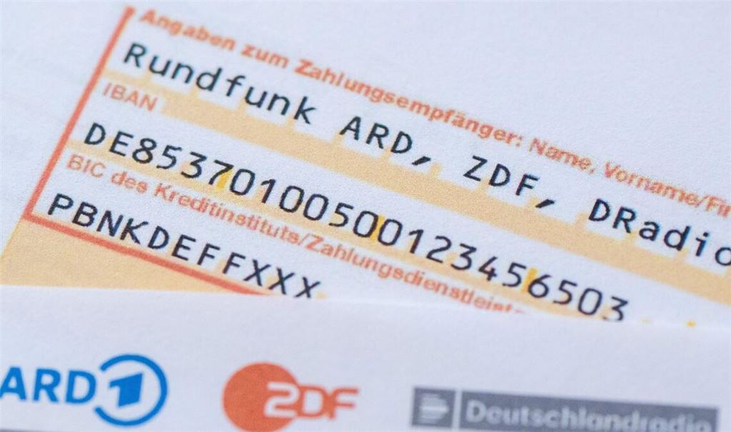 Kritisiert wird nach Angaben des VGH vor allem die aus Klägersicht unausgewogene Berichterstattung des öffentlich-rechtlichen Rundfunks.