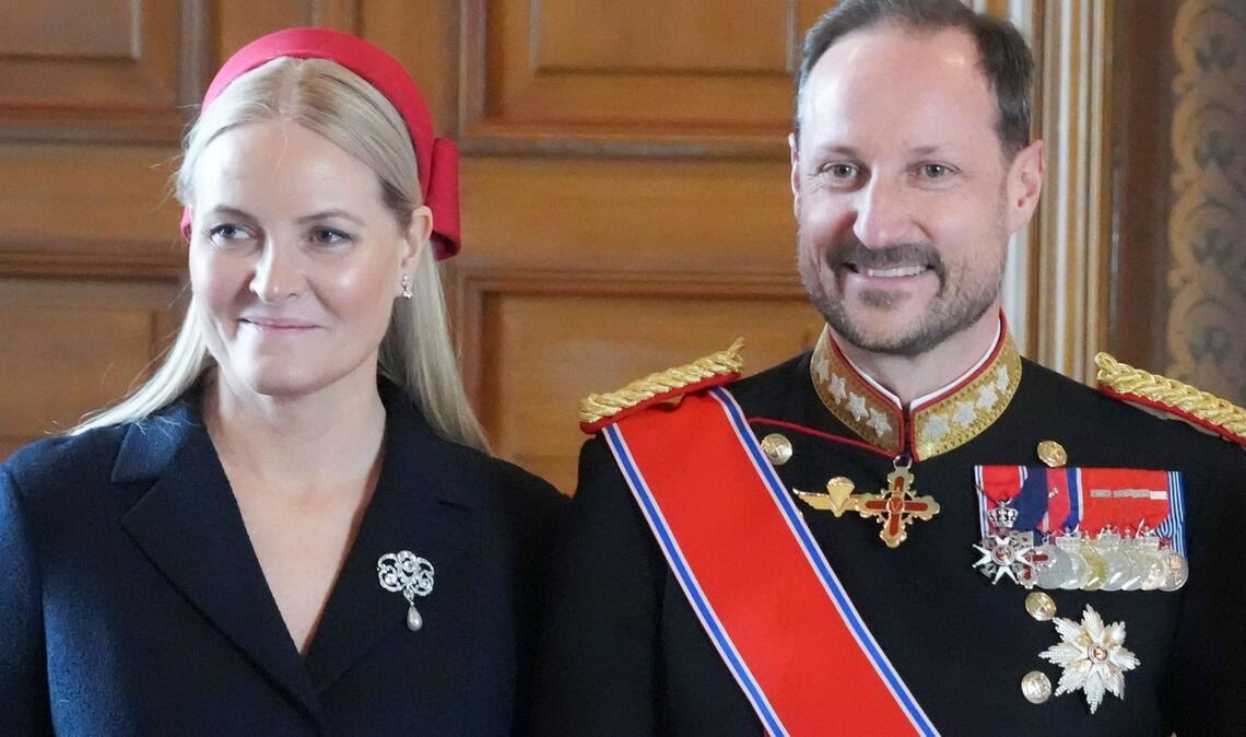 Kronprinz Haakon steht Kronprinzessin Mette-Marit zur Seite.