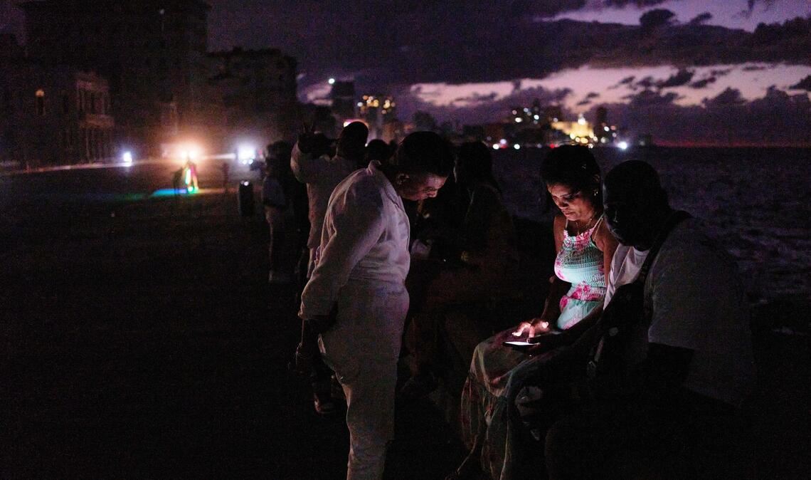 Kuba: Wenn die Lichter ausgehen – Havannas Malecón wird in der Blackout-Nacht zum Treffpunkt