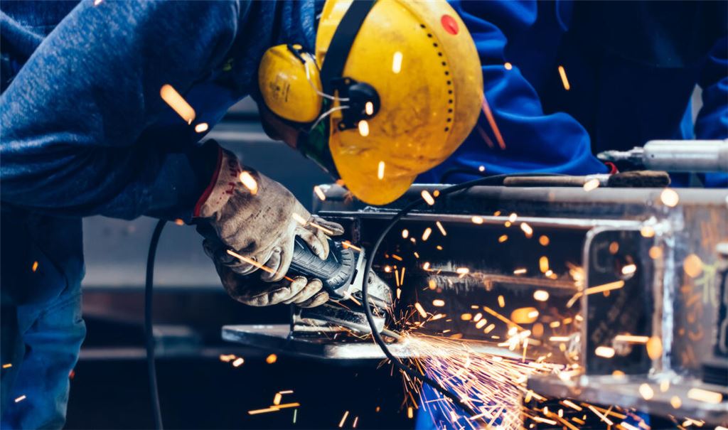 Kündigt sich ein Ende der Konjunkturflaute an? Zumindest in der Industrie gibt es aus Sicht der Betriebe bei den „Frühindikatoren“ positive Zeichen.Fotos: Adobe-Stock/Photo Bednarek, Peche