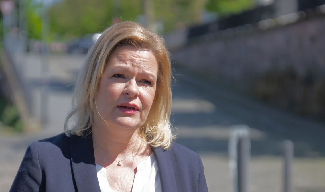 Kündigte bereits wegen der vielen illegalen Einreisen eine stärkere Schleierfahndung an den Grenzen zu Polen und Tschechien an: Nancy Faeser.