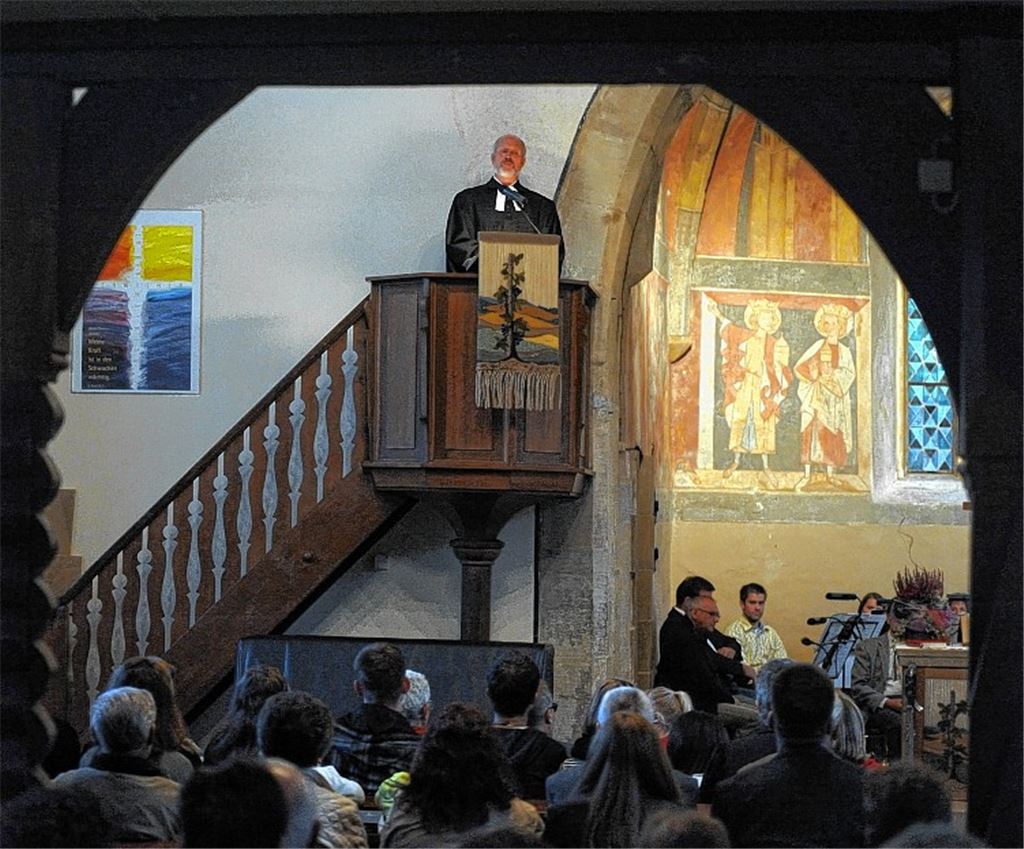 Künftig als Pfarrer in Birkenfeld tätig: Roland Kammerlohr ist als Seelsorger von Schützingen verabschiedet worden. Unser Bild zeigt ihn bei seinem Abschiedsgottesdienst.