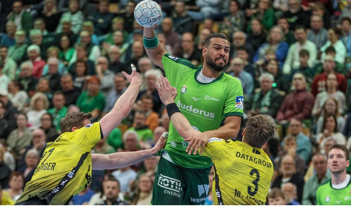 Künftig in einem Team: die Stuttgarter Samuel Röthlisberger (li.) und Max Häfner (re.) sowie Neuzugang Philipp Ahouansou.