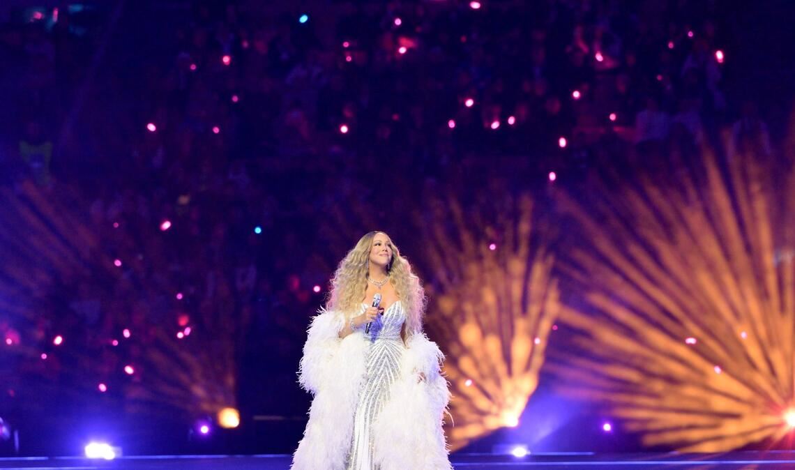 Künstlerin Mariah Carey singt während der Eröffnungszeremonie.