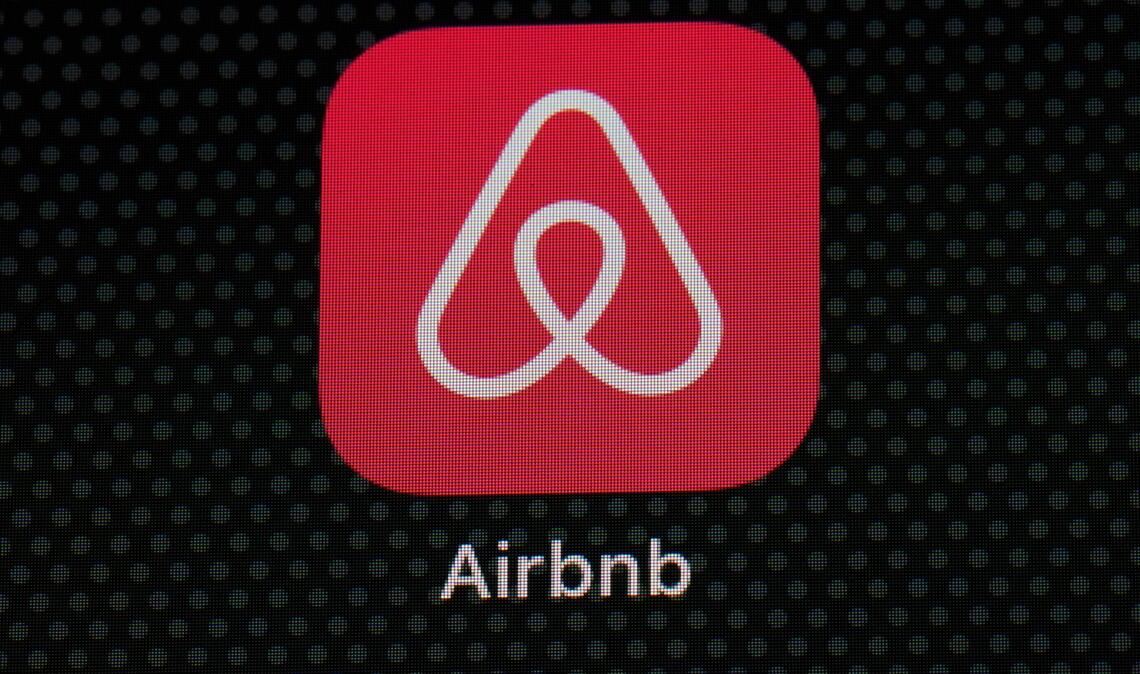 Künstliche Intelligenz soll die Airbnb-App stärker auf einzelne Nutzer zuschneiden. (Archivbild)