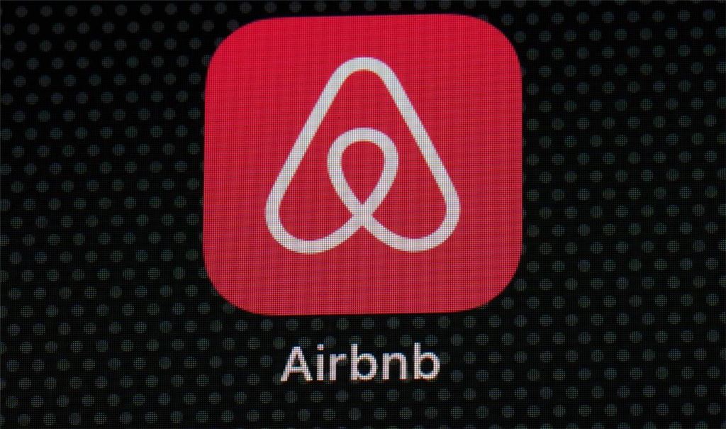 Künstliche Intelligenz soll die Airbnb-App stärker auf einzelne Nutzer zuschneiden. (Archivbild)