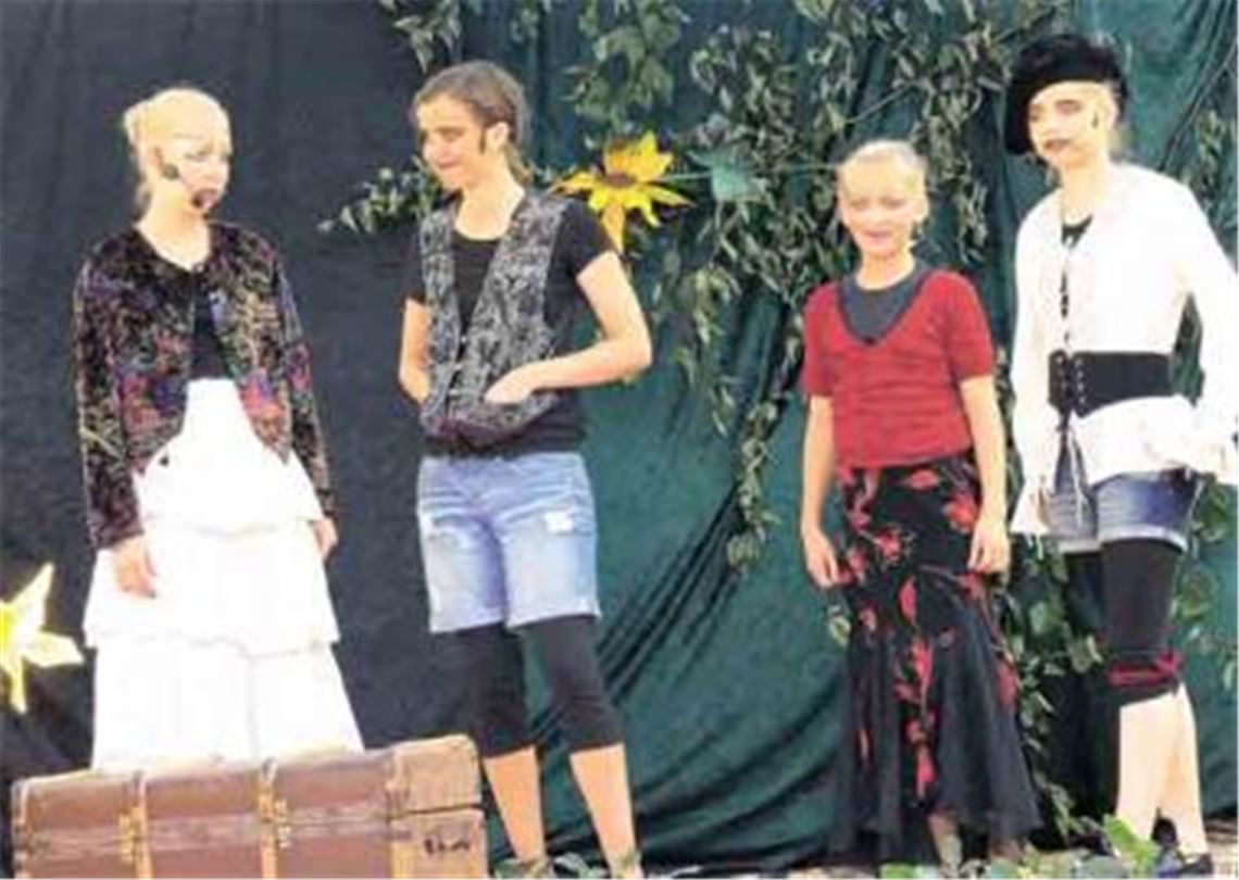 Kultur auf der Festbühne: Die Theatergruppe von Mirja Liehmann zeigt Ein Sommernachtstraum.