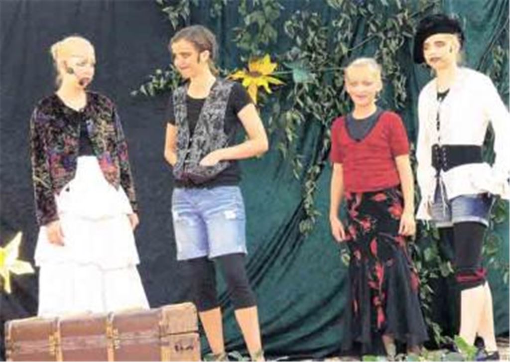 Kultur auf der Festbühne: Die Theatergruppe von Mirja Liehmann zeigt Ein Sommernachtstraum.