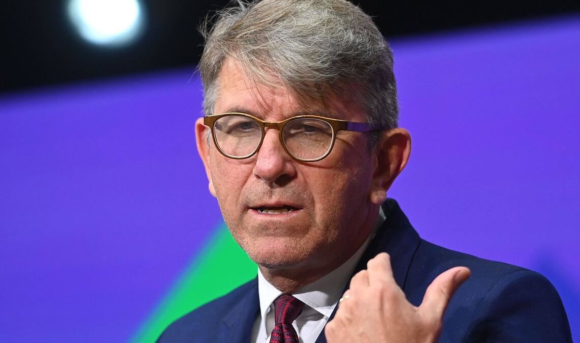 Kulturstaatsminister Wolfram Weimer (parteilos) darf die Betreiber des Buchladens „Zur schwankenden Weltkugel“ nicht als „politische Extremisten“ bezeichnen (Archivfoto).