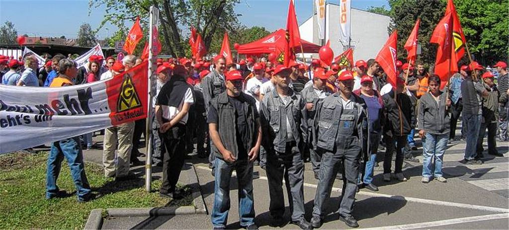 Kundgebung bei Behr: Die IG Metall fordert unter anderem 6,5 Prozent mehr Geld.