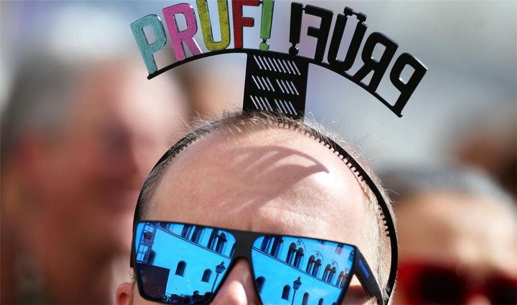 Kundgebung zur "Prüf-Kampagne" in München