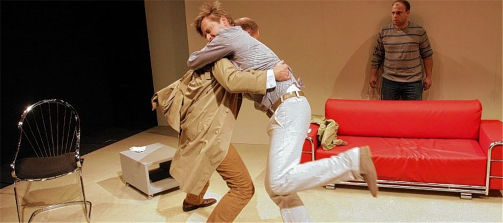 Kunst kann durchaus bewegen: Das beweisen (v.li.) Jörg Bruckschen (Marc), Mathias Reiter (Serge) und Raphaèl Nybl (Yvan).