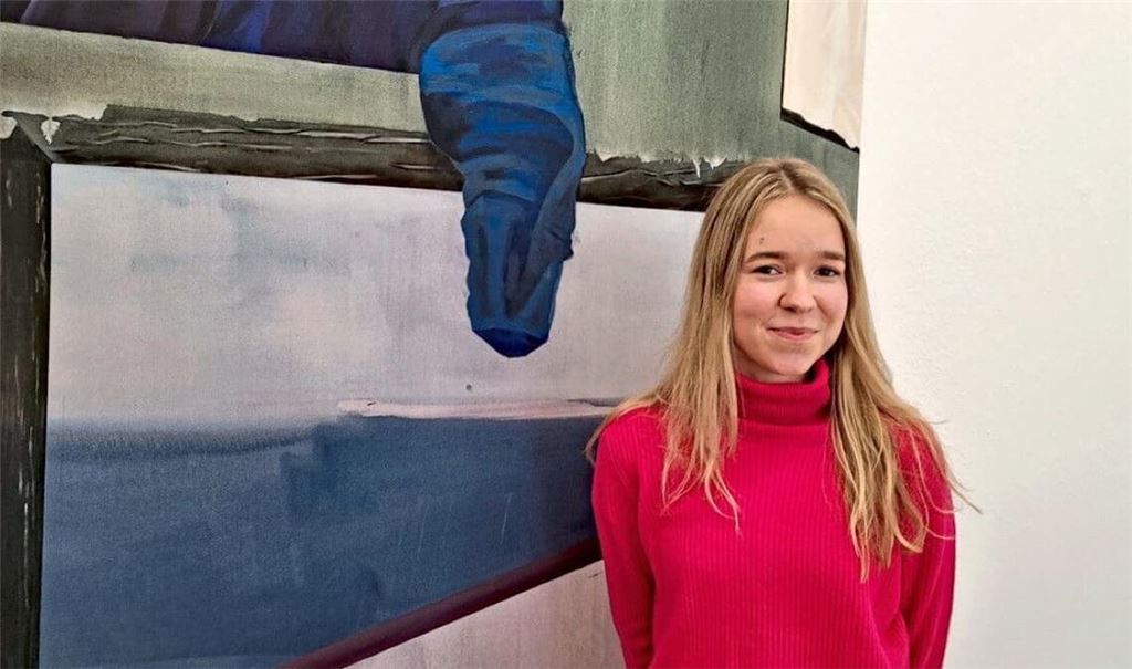 Kunstaufsteigerin: Noemi Strittmatter (Stuttgart) zählt zu den gefragtesten jungen deutschen Malerinnen - hier bei ihrer ersten institutionellen Einzelausstellung 2025 in der Ruoff-Stiftung in Nürtingen. Aktuell zeigt die Städtische Galerie Ostfildern neue Arbeiten.