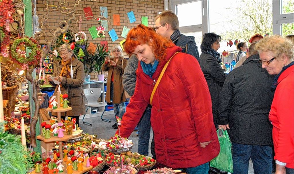 Kunsthandwerk in allen Facetten: In IIlingen gibt es auch für Stammgäste viel zu entdecken – von der Krippen-Szene in der Kokosnuss bis zu den „Bilderkisten“ von Veronika Hamsen.
