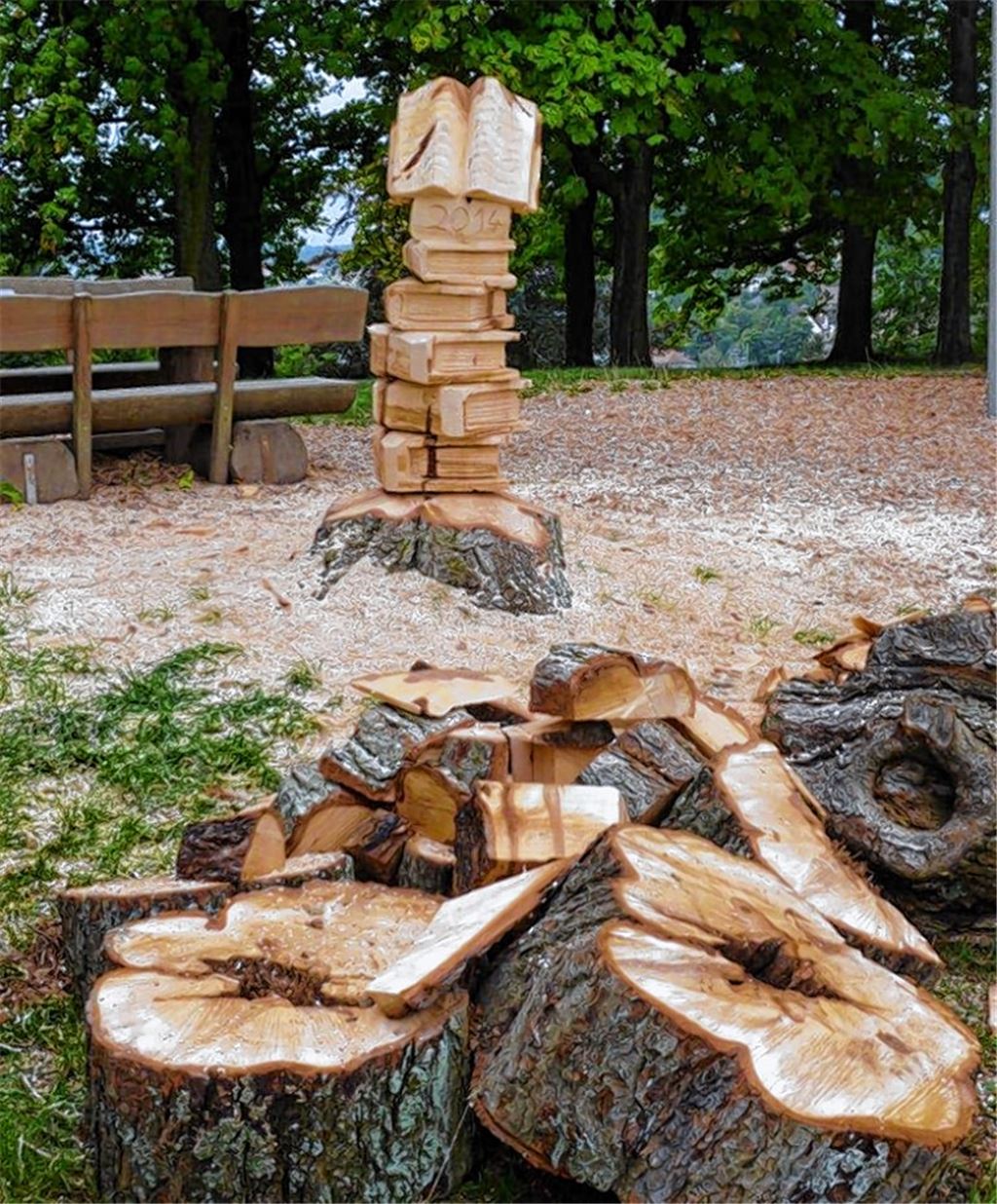 Kunstwerk auf dem Schulhof.