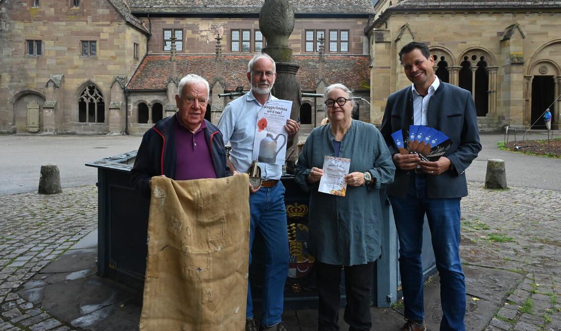 Kurt Haas (v.li.), Peter Krüger, Gabriele Bickel und Aaron Treut freuen sich auf das Festwochenende. Foto: Bott