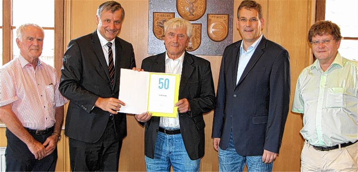 FDP ehrt Karl Retter für 50 Jahre Mitgliedschaft