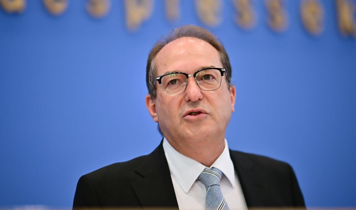 Kurz nach Amtsantritt hatte Dobrindt im Mai die Kontrollen an den deutschen Außengrenzen verstärkt. (Archivbild)