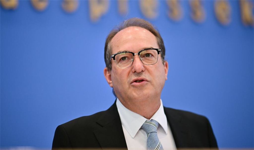 Kurz nach Amtsantritt hatte Dobrindt im Mai die Kontrollen an den deutschen Außengrenzen verstärkt. (Archivbild)