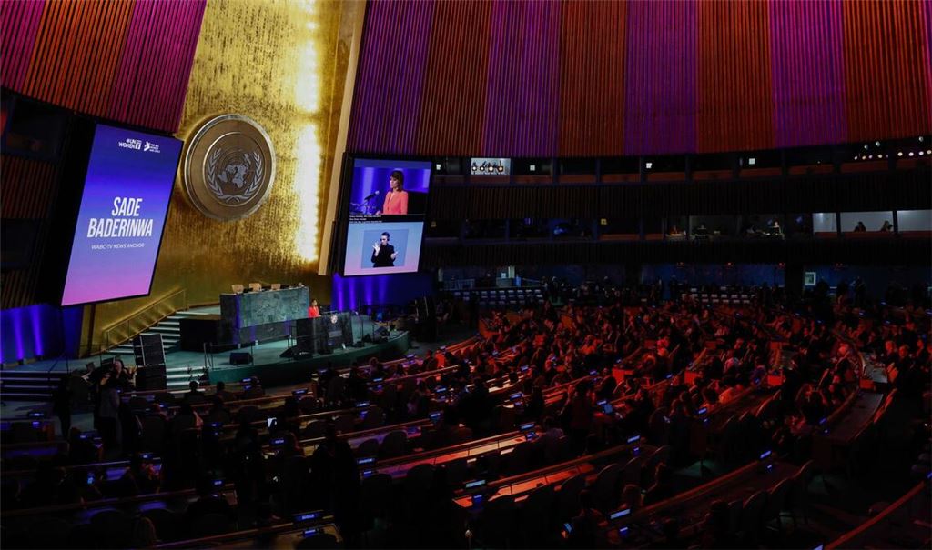 Kurz vor Eröffnung der Tagung der UN-Frauenrechtskommission erinnerten die Staatenvertreter bei den Vereinten Nationen an den Weltfrauentag am 8. März. Im weiteren Verlauf gab es Streit über eine gemeinsame Erklärung.