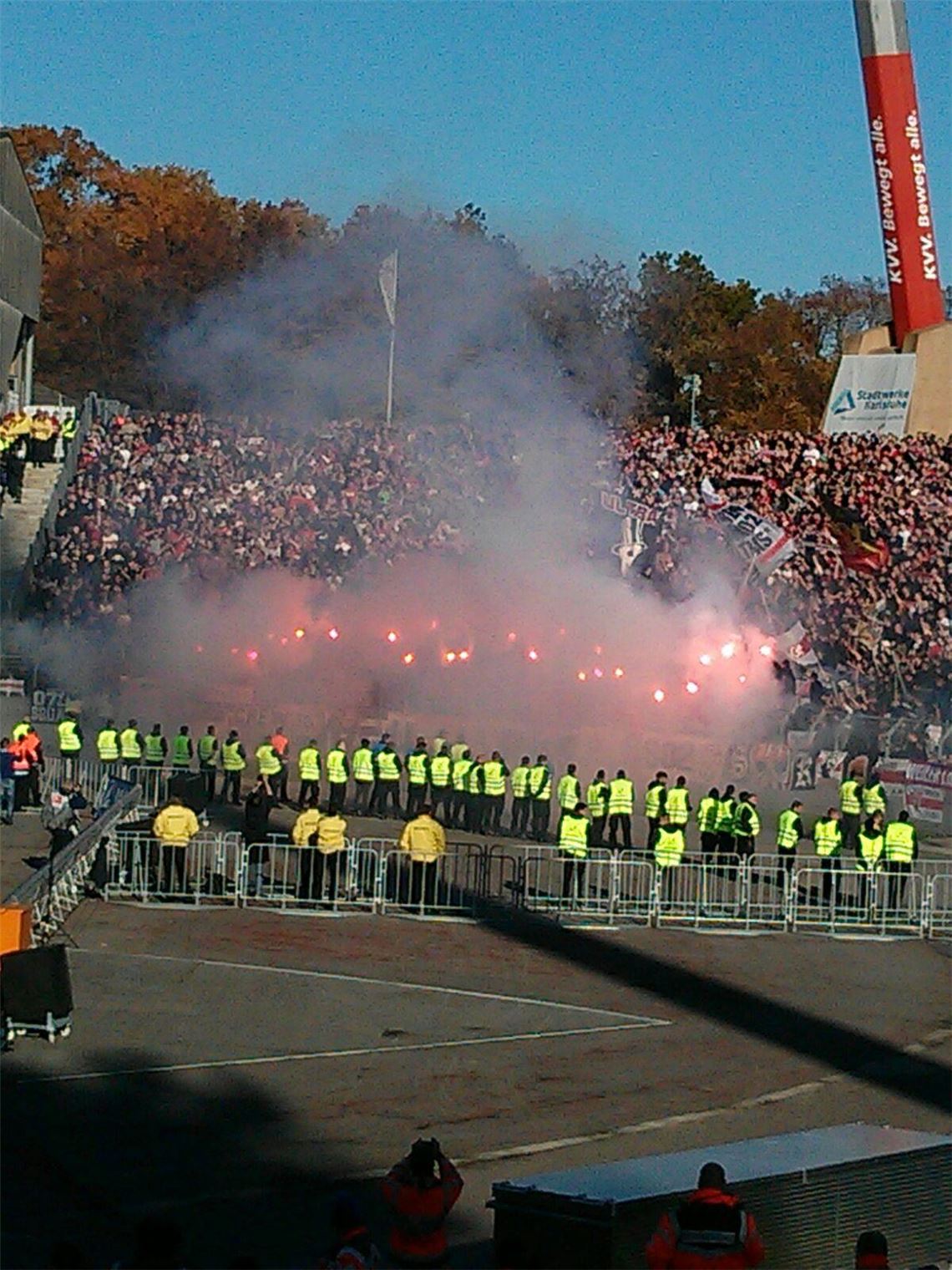 VfB gegen KSC: Polizei zieht Bilanz nach dem Derby 14881622_1274053239301000_1027671837_o