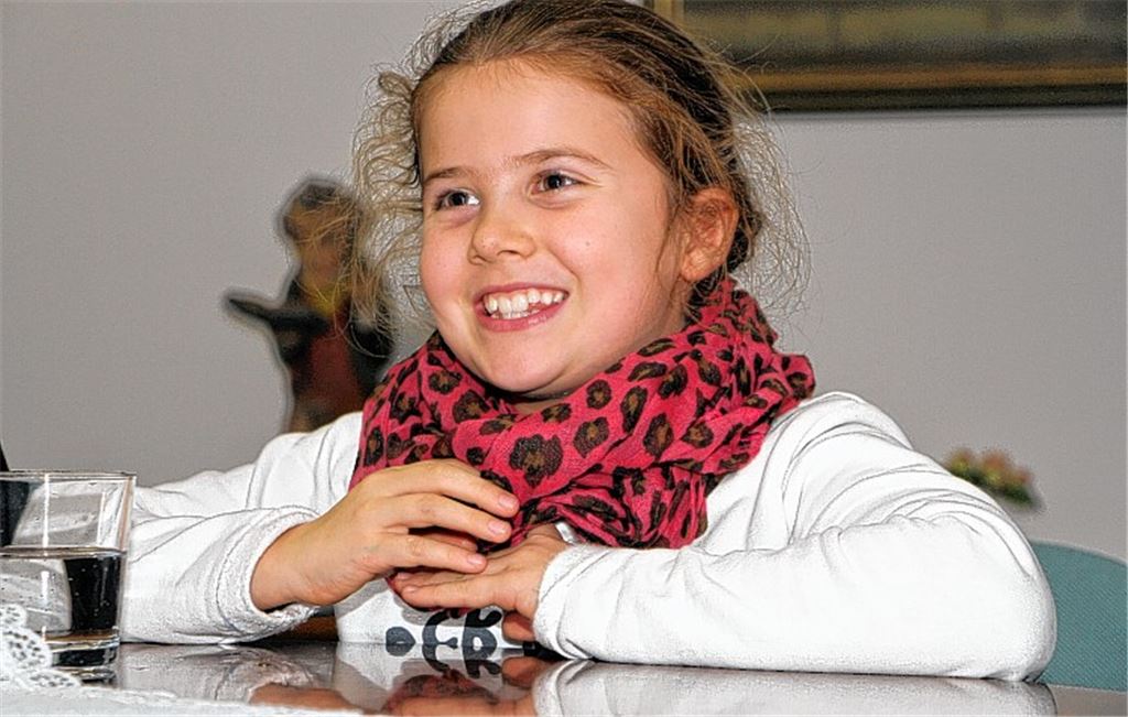 Kurz vor einer Opernpremiere besucht Larissa Felber, bekannt durch „The Voice Kids“, das Verlagshaus am Kißlingweg.