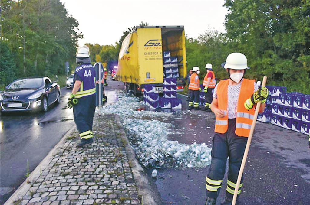 Ladung auf der Fahrbahn. Foto: Myroshnichenko