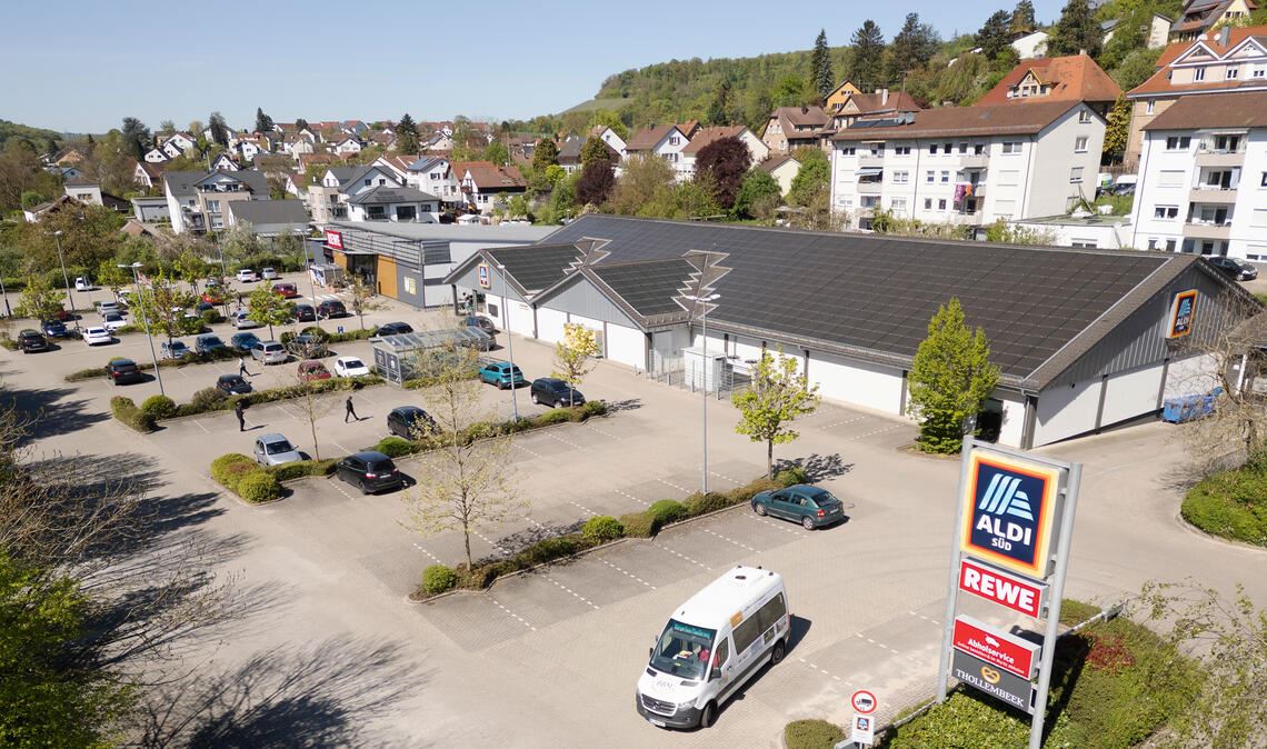 Lärm von Anlieferern, die offenbar auf die vorgegebene Ruhezeit pfeifen, nervt Anwohner im Umfeld der Einkaufsmärkte. Foto: Fotomoment