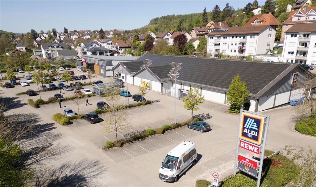 Lärm von Anlieferern, die offenbar auf die vorgegebene Ruhezeit pfeifen, nervt Anwohner im Umfeld der Einkaufsmärkte. Foto: Fotomoment