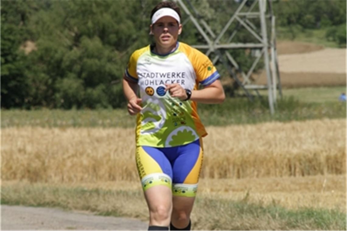 Läuferin Claudia Gösche ist für das Tri Team der Stadtwerke Mühlacker unterwegs.  Foto: Tri Team
