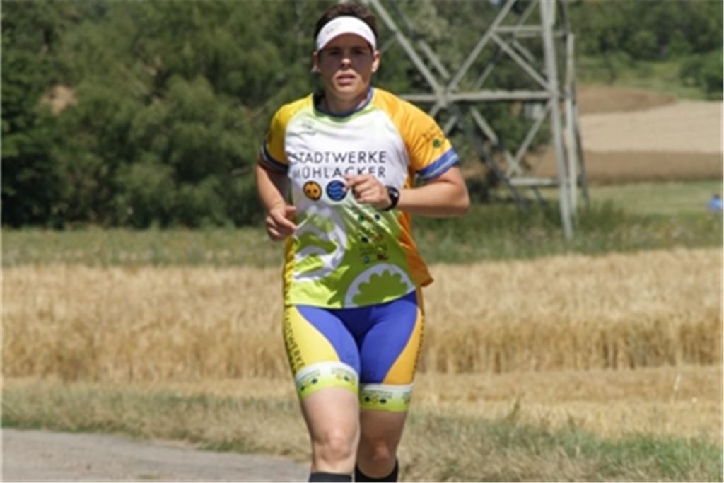 Läuferin Claudia Gösche ist für das Tri Team der Stadtwerke Mühlacker unterwegs.  Foto: Tri Team