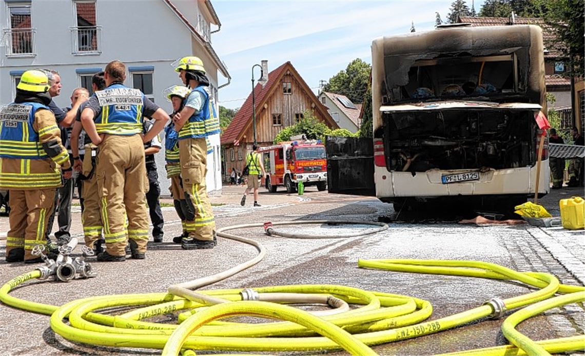 Brennender Bus verursacht Großeinsatz