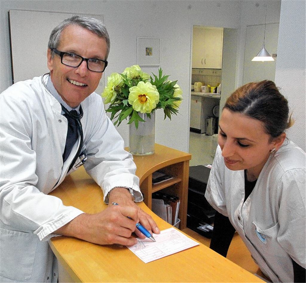 Landärzte wie Dr. Till Neugebauer aus Maulbronn werden Mangelware. Viele Mediziner, die aus Altersgründen ihre Praxis aufgeben wollen, finden keine Nachfolger. Foto: Goertz