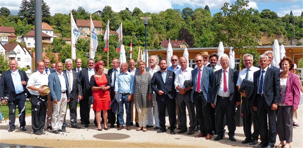 Landespolitiker besuchen die Gartenschau Enzgärten in Mühlacker – und sind begeistert von den Anlagen.