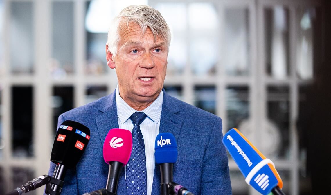 Landespolizeipräsident Brockmann schilderte im Landtag bislang unbekannte Details zum Verhalten des Friedland-Verdächtigen. (Archivbild)
