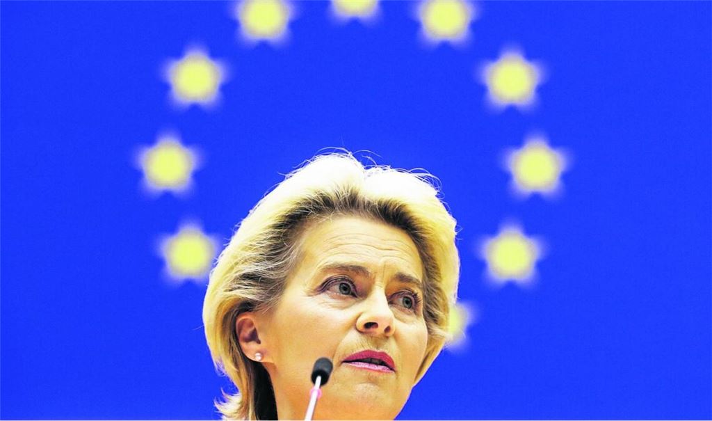 Landkarten aus Papier an Bord: Die Navigationsanlage an im Flieger von EU-Kommissionspräsidentin Ursula von der Leyen wurde elektronisch gestört.