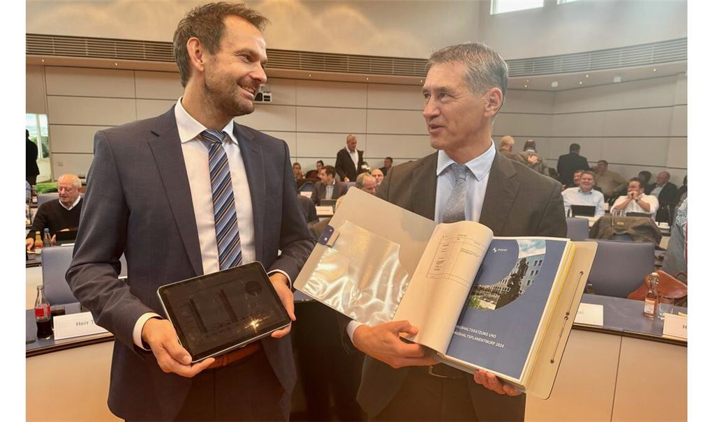 Landrat Bastian Rosenau (li.) und Finanzdezernent Frank Stephan wissen, dass die Haushaltsberatungen in diesem Jahr sehr schwierig werden. Foto: Goertz