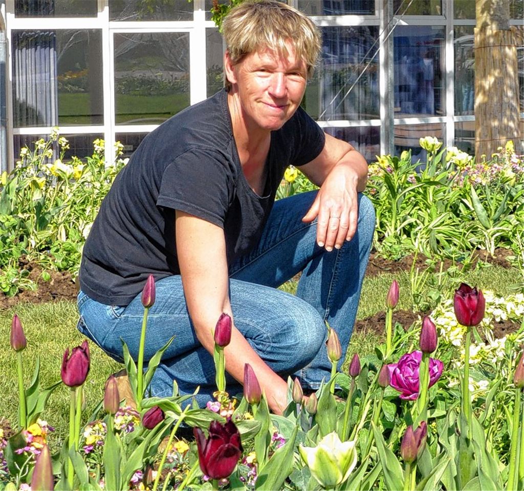 Landschaftsarchitektin Astrid Adam sorgt für die künftige Blütenpracht.