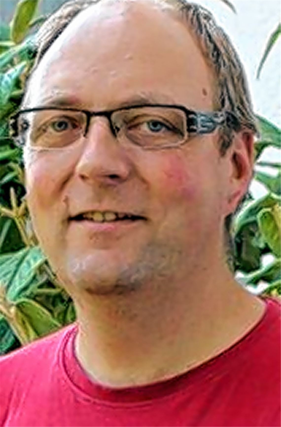 Landschaftsgärtner Tobias Nonnenmann pflegt Beete auf der Gartenschau