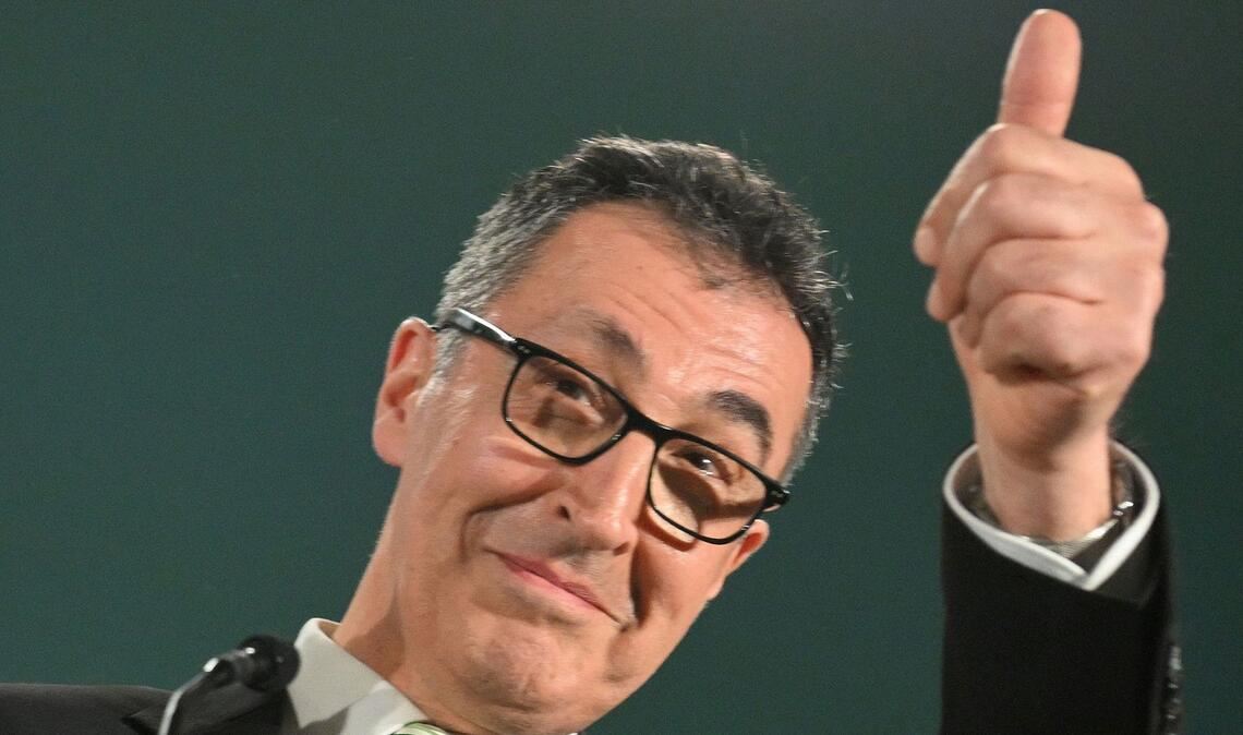 Landtagswahl 2026: Cem Özdemir lag nach den ersten Hochrechnungen mit den Grünen auf Platz Eins.
