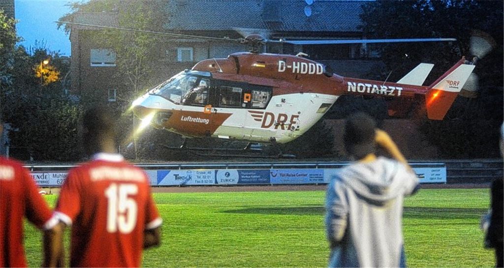 Hubschrauber landet beim Stadtderby