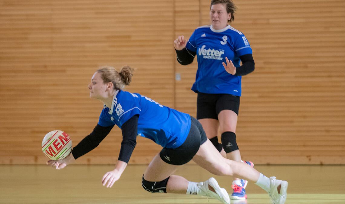 Lang machen für den Sieg: die TSV-Frauen überzeugen zum Saisonstart.