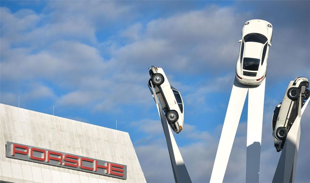 Lange Jahre ging es für Porsche steil bergauf – und auch für die Mitarbeiter. Nun befindet sich Porsche auf Talfahrt.