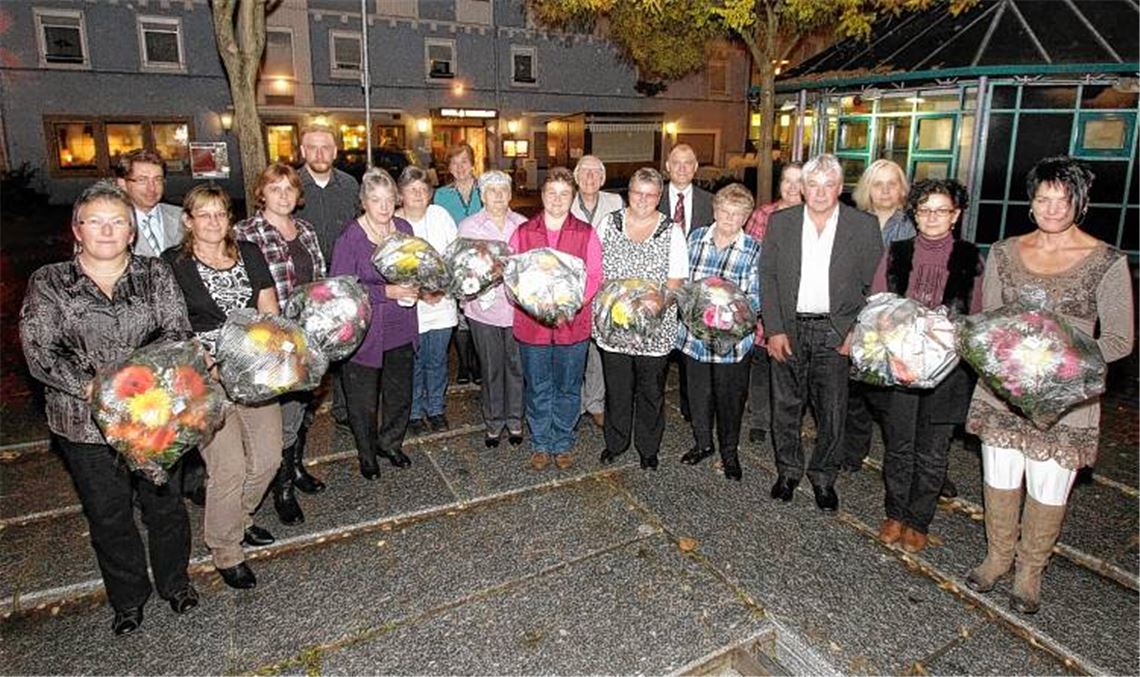 Langjährige Austräger von Mühlacker Tagblatt, Rundschau und Sonntag Aktuell werden in einer kleinen Feierstunde geehrt.