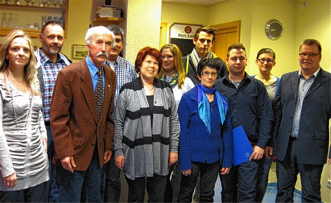 Langjährige Mitglieder der DLRG und die Vorsitzenden der Ortsgruppe.