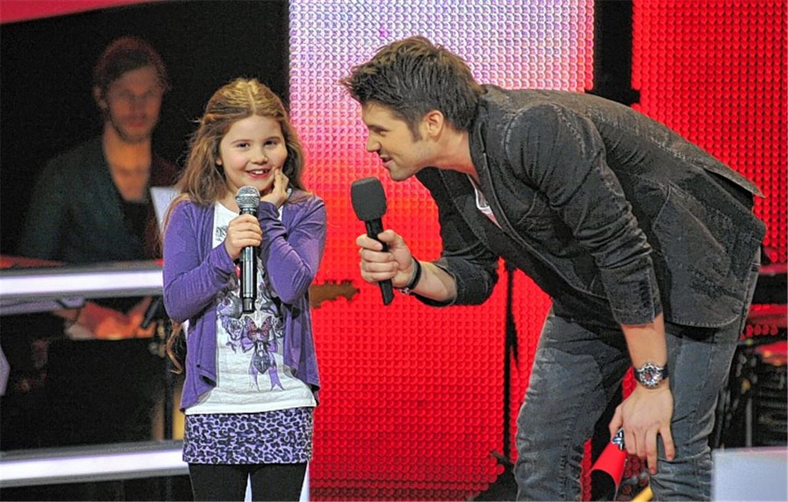 Larissa schnuppert Fernsehluft.