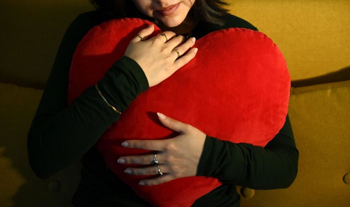 Lass dich drücken: Das rote Herz ist das Symbol der Liebe. (Archivbild)