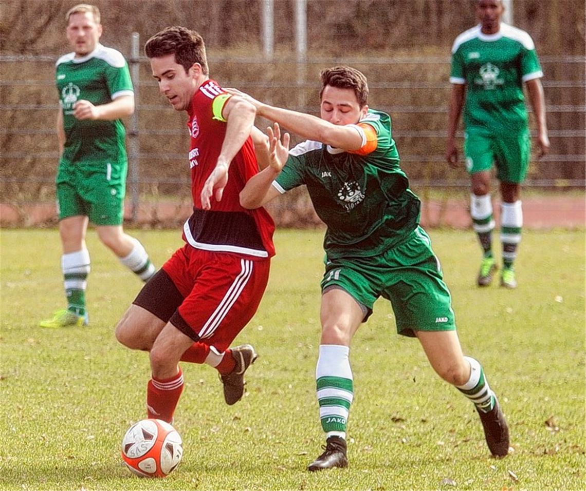 Vater legt Sohn den Siegtreffer auf
