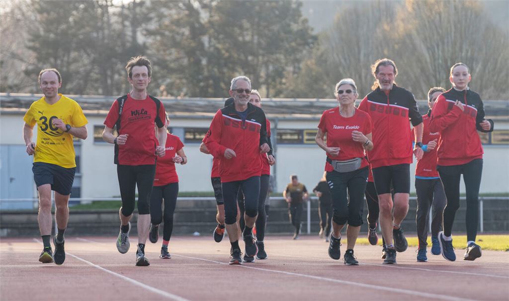 Laufen aus Spaß, aber mit Ehrgeiz und Ambitionen: das Team Evaldo trainiert zwei Mal pro Woche. Mittwochs steht unter anderem Intervalltraining im Käppele-Stadion an.